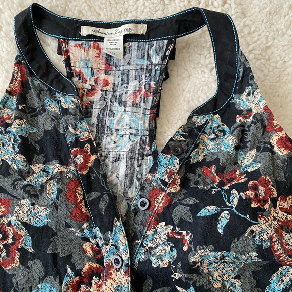 American Rag - sleeveless floral button up - Picture 5 of 9